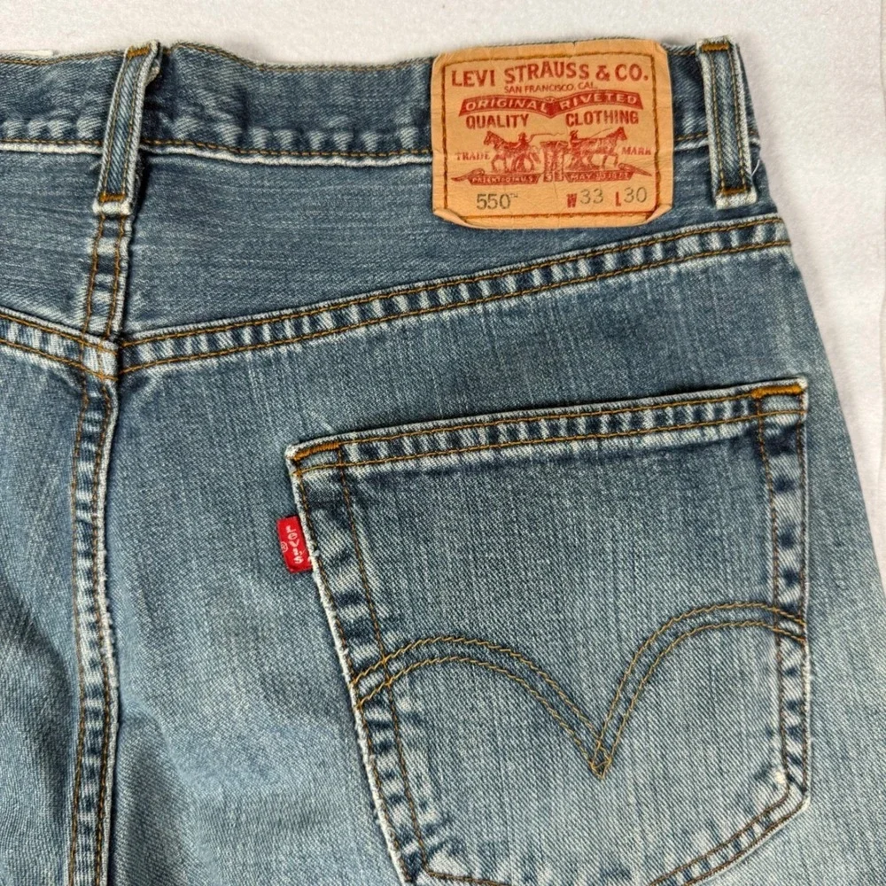 Vintage Y2K Levis 550 Relaxed Fit Jeans 33x30 Blue Denim Medium Wash Tapered Leg